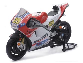 Ducati Desmosedici Number 29 (Andrea Iannone - Moto GP 2015) Diecast Model Motorcycle