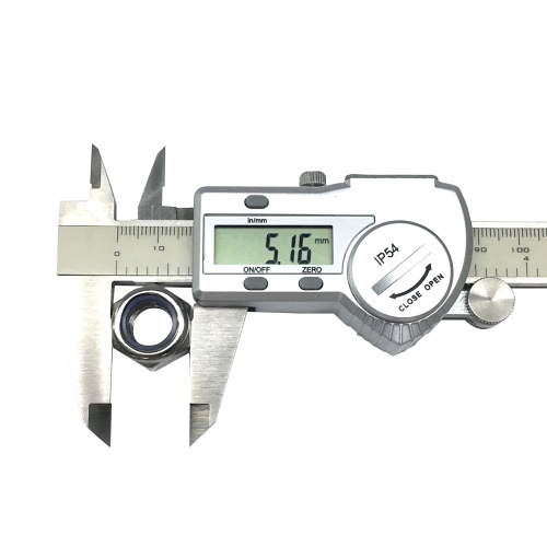 Calibrador de acero inoxidable digital Pantalla LCD de mm / pulgada Vernier Caliper IP54 a prueba de agua