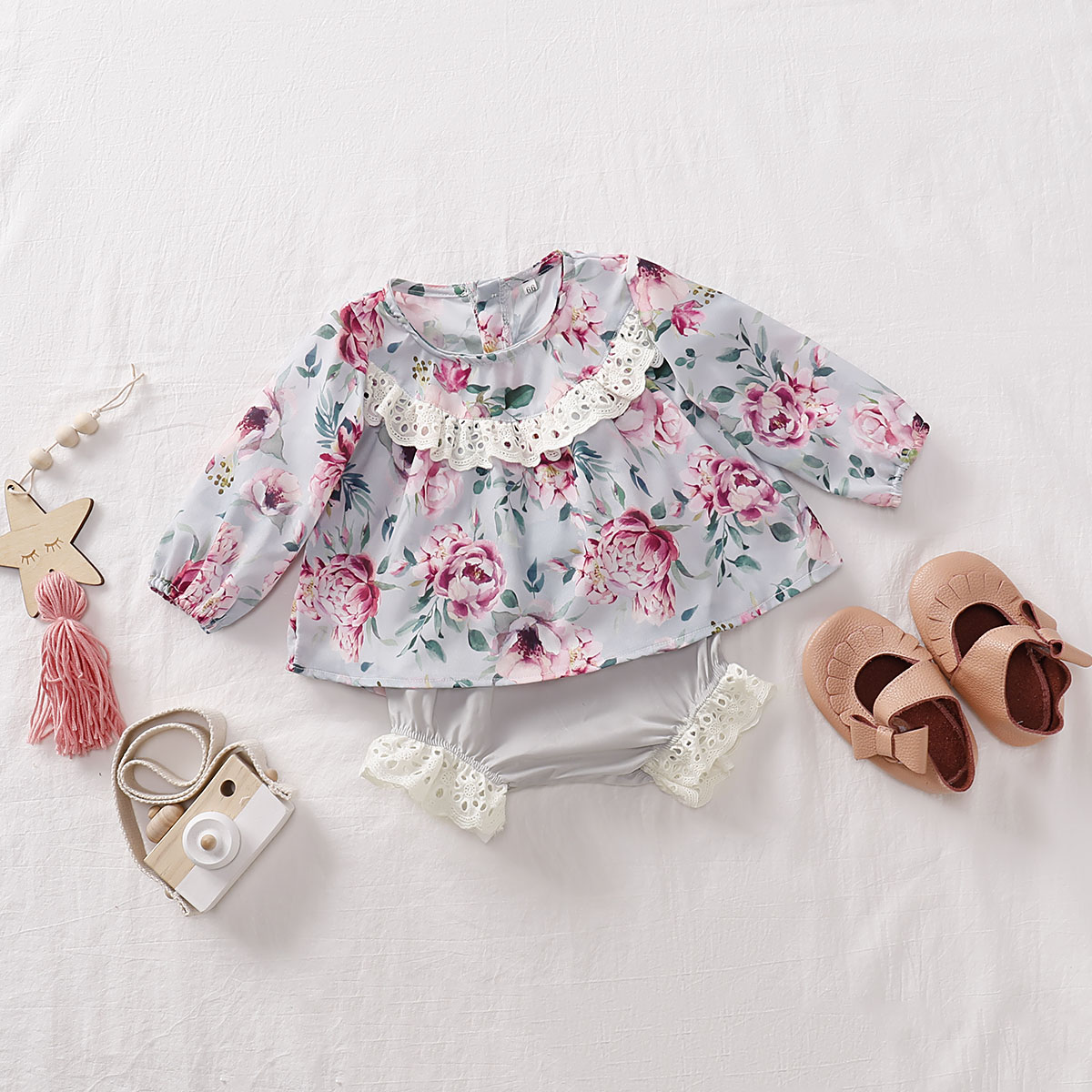 Baby Girl Pretty Floral Print Long-sleeve Top and Solid Lace PP Shorts Set