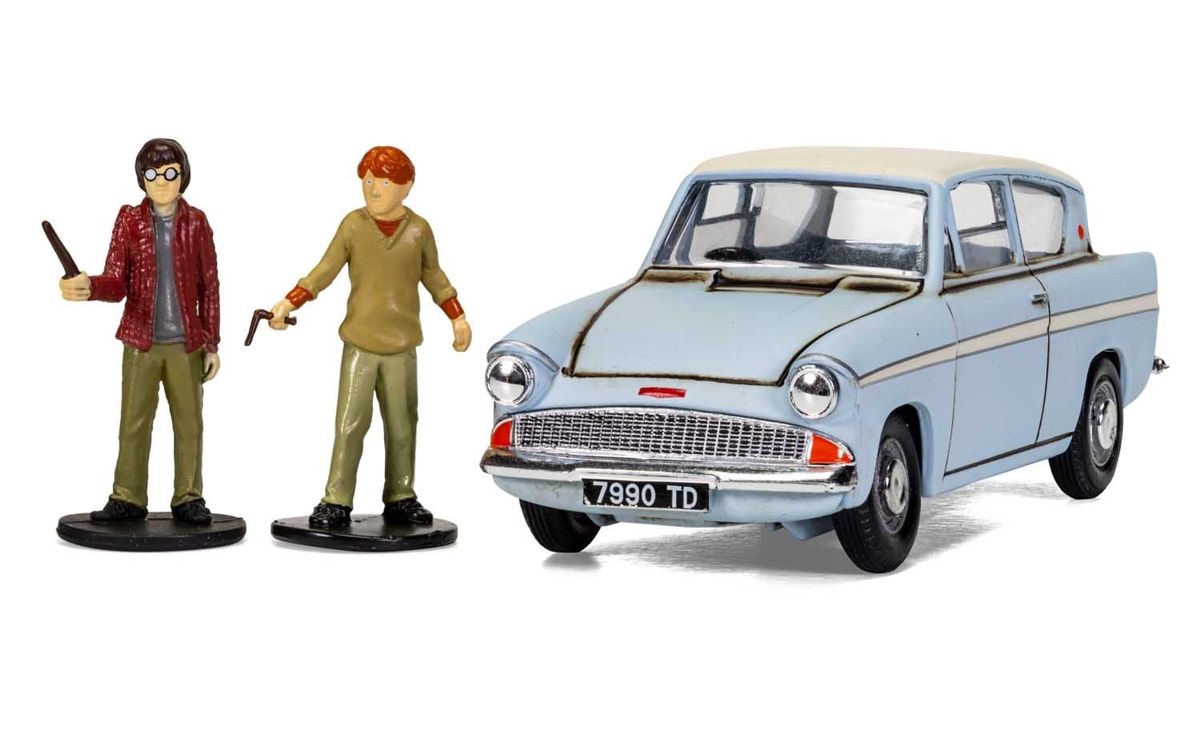 Ford Anglia Mr Weasley`s Car from Harry Potter in Blue (1:43 scale by Corgi CC99725)
