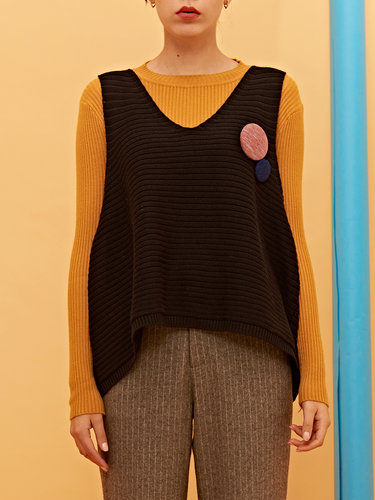 Simple Sleeveless Knitted H-line Sweater with Brooch