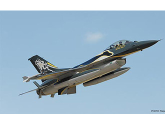 Lockheed F-16A ADF Fighting Falcon Plastic Model Airplane Kit