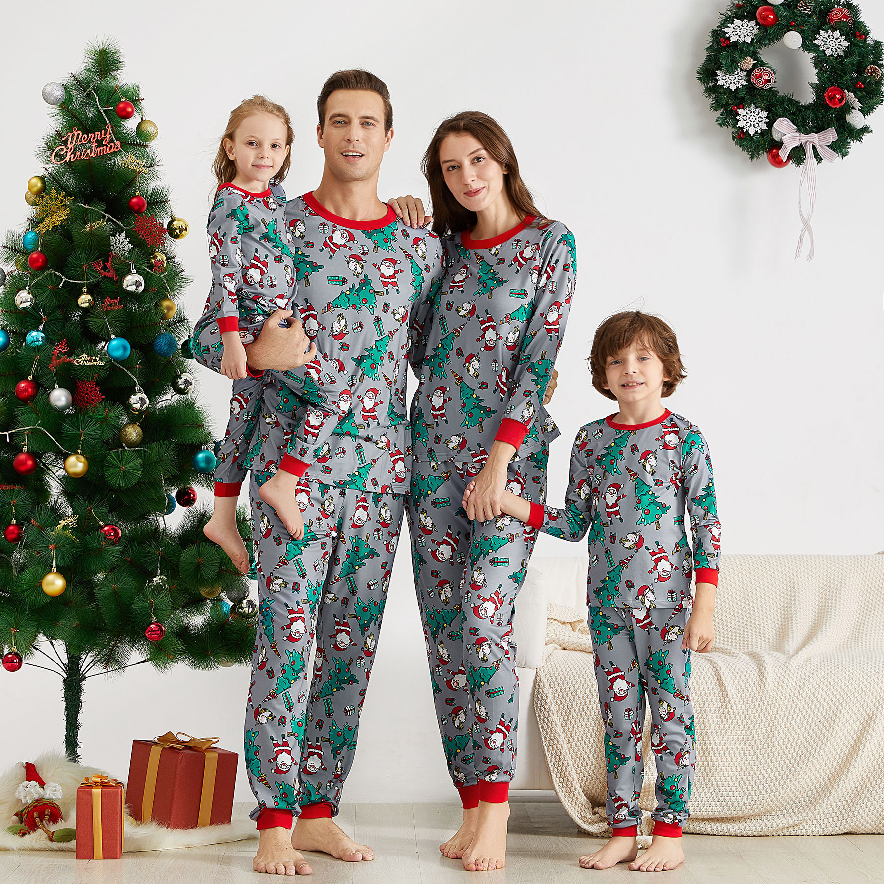 Merry Christmas Tree and Santa Sending Gift Patterned Family Matching Pajamas Set