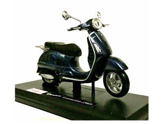Vespa Granturismo (2003) Diecast Model Motorcycle